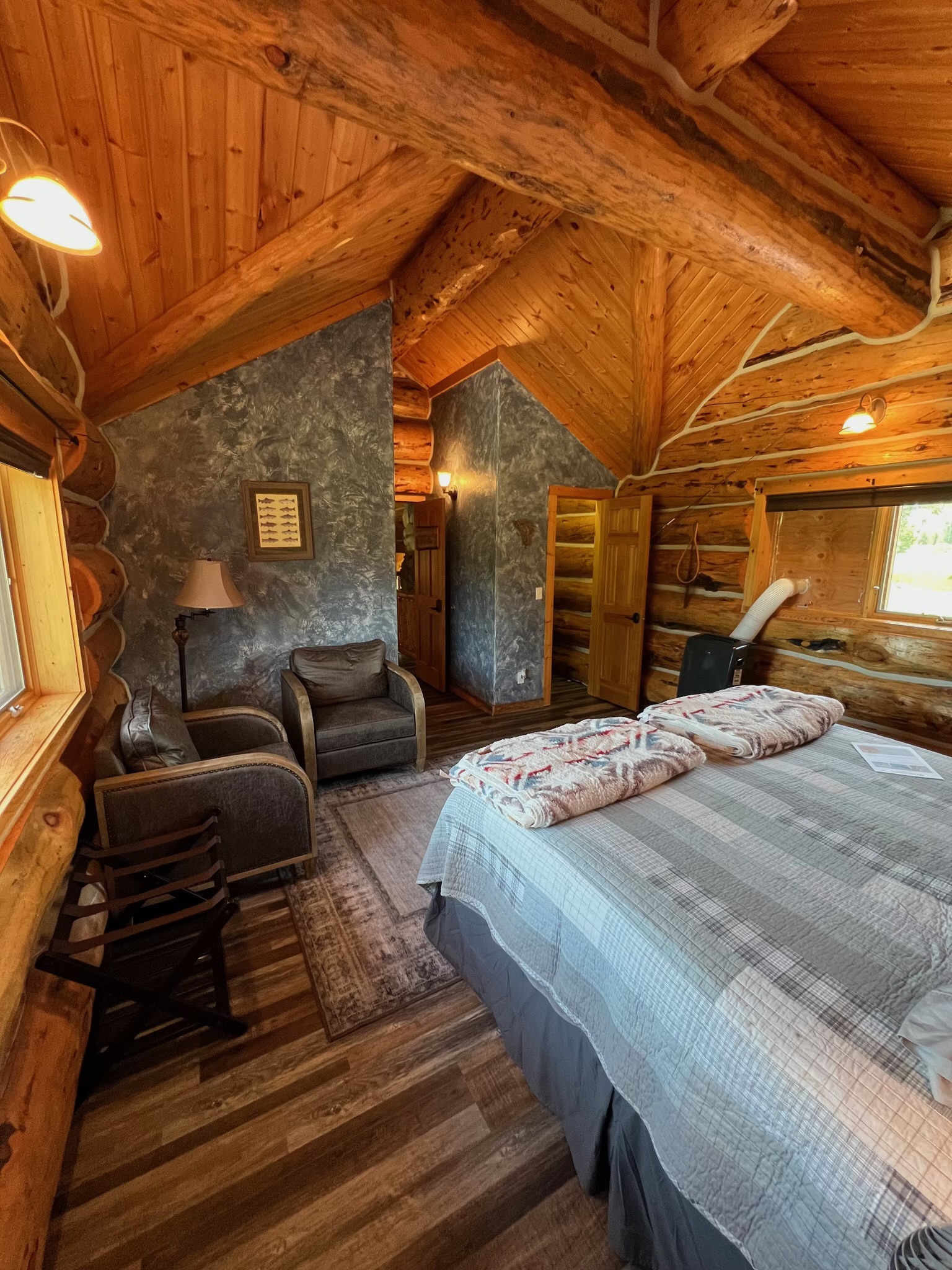 Lodge Single King guest room